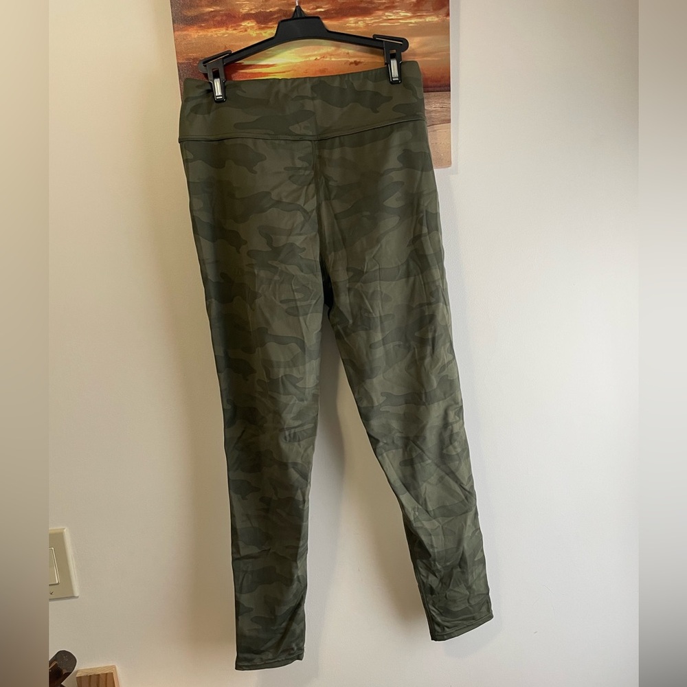 White birch athletic leggings ankle length faux leather green camo Large nwot - Picture 5 of 5